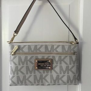 NEW Michael Kors Wristlet
